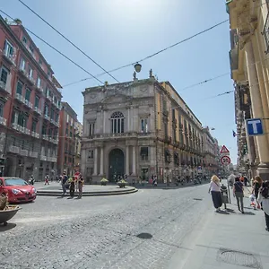 לינה וארוחת בוקר Palazzo Doria D'angri, נאפולי