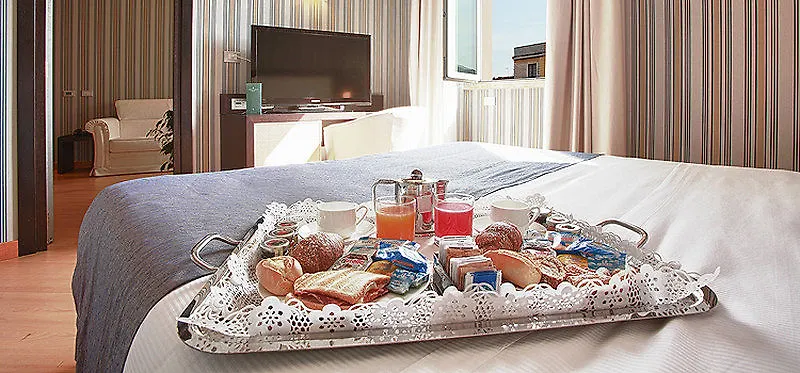 Hotel Neapol 4*,